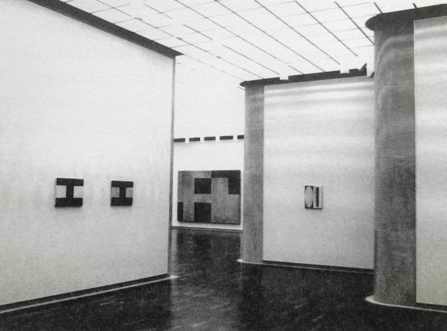 Installation of Helmut&nbsp;Federle&nbsp;&ndash; Bilder und Zeichnungen 1975&ndash;1988, Kunsthalle Bielefeld, Germany, 1989

&nbsp;